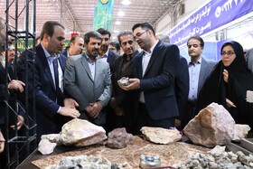 بازدید استاندار همدان و معاون وزارت صمت و دیگر مسئولان از نخستین نمایشگاه تخصصی معدن و صنایع معدنی کشور در همدان