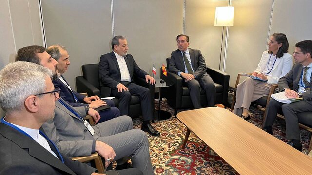 رایزنی وزیران امور خارجه ایران و اسپانیا در نیویورک تشکر عراقچی از اسپانیا