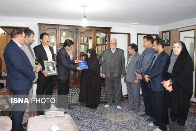 دیدار اعضای جهاد دانشگاهی استان اردبیل با خانواده شهید محمد عظیمی ججین