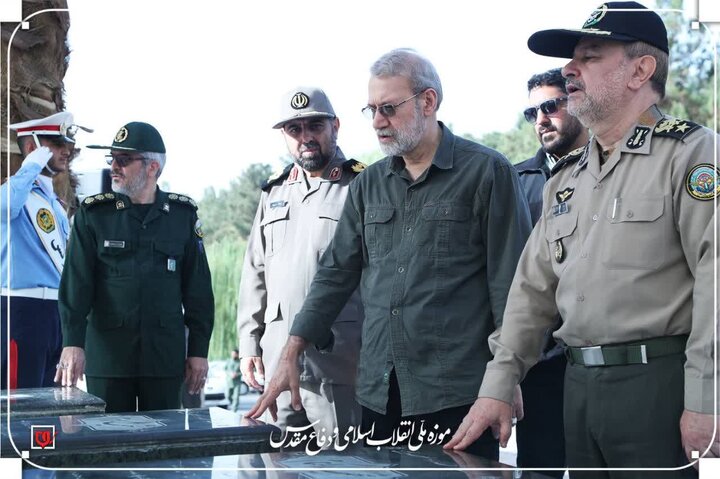 بازدید لاریجانی از موزه ملی انقلاب اسلامی و دفاع مقدس