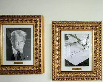 خصومت ترامپ با بایدن تمامی ندارد، تصویر دستگاه امضای خودکار به جای پرتره رئیس جمهور سابق