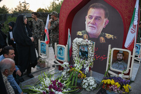 مزار شهید عباس نیلفروشان در اولین سالگرد شهادت