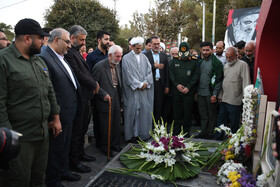 مزار شهید عباس نیلفروشان در اولین سالگرد شهادت