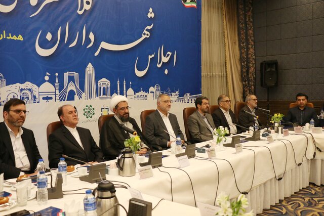 امروز در موضوعات مهم کشور متحد و هم نظر هستیم