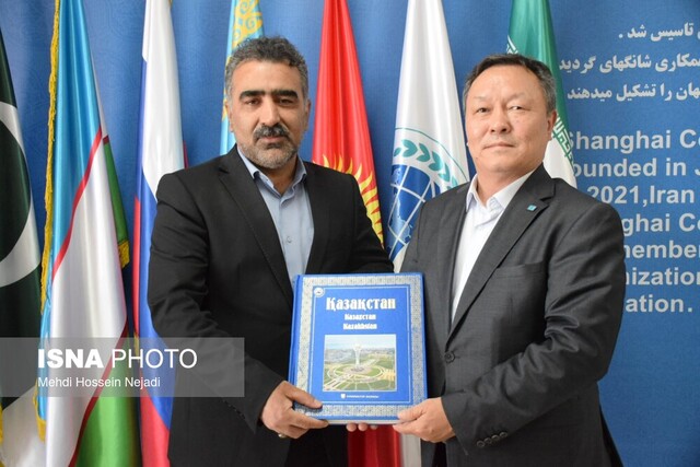 بازدید سفیر قزاقستان در ایران از مجتمع بندری آستارا