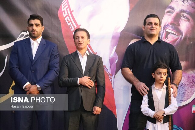 استقبال هزاران نفری مردم شهر المپیکیهای کشتی ایران از کاپیتان طلایی کشتی فرنگی