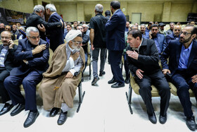 محمد مخبر، مشاور رهبر انقلاب و عبدالحسین خسروپناه، دبیر شورای عالی انقلاب فرهنگی در مراسم ختم مادر شهید مجید حداد‌عادل و غلامعلی حداد‌عادل