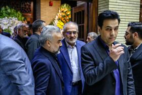 سید محمد حسینی در مراسم ختم مادر شهید مجید حداد‌عادل و غلامعلی حداد‌عادل