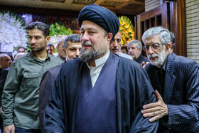 سید حسن خمینی در مراسم ختم مادر شهید مجید حداد‌عادل و غلامعلی حداد‌عادل