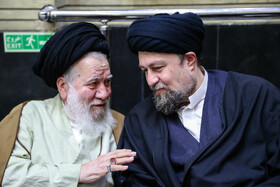 سید حسن خمینی در مراسم ختم مادر شهید مجید حداد‌عادل و غلامعلی حداد‌عادل