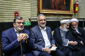 علیرضا زاکانی، شهردار تهران در مراسم ختم مادر شهید مجید حداد‌عادل و غلامعلی حداد‌عادل