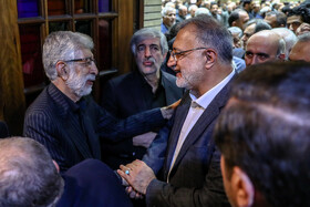 علیرضا زاکانی، شهردار تهران در مراسم ختم مادر شهید مجید حداد‌عادل و غلامعلی حداد‌عادل
