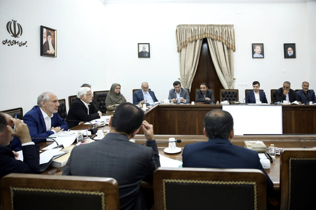 عارف: تامین انرژی مورد نیاز بخش تولید در اولویت اقدامات دولت است