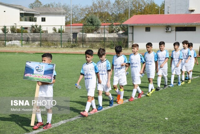 جشنواره استعدادیابی مدارس فوتبال مجاز غرب گیلان در آستارا برگزار شد