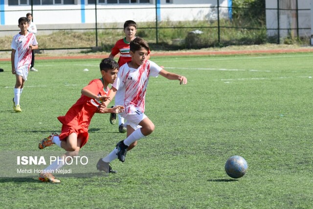 جشنواره استعدادیابی مدارس فوتبال مجاز غرب گیلان در آستارا برگزار شد