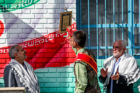 سعید اوحدی معاون رییس جمهور و رییس سازمان بنیاد شهید و علیرضا کاظمی، وزیر آموزش و پرورش در آیین نواختن زنگ مقاومت - هنرستان شهید باهنر تهران