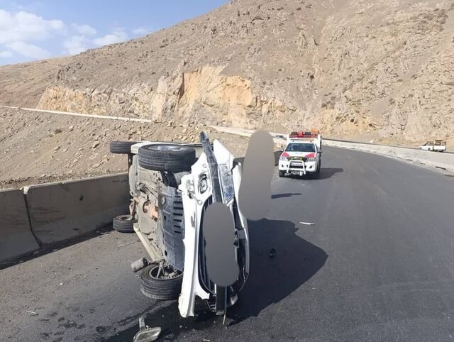 عکس تزئینی است ۶ مصدوم در واژگونی پژوپارس در اتوبان قم