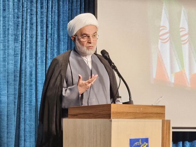 نخبگان و علما پرچمدار جهاد تبیین باشند