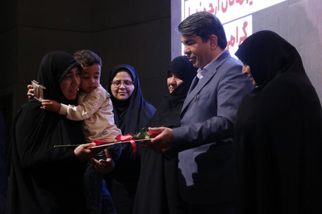 استاندار کرمان: روحیه ایثارگری کشور را از هر گزندی در امان میدارد