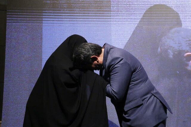 استاندار کرمان: روحیه ایثارگری کشور را از هر گزندی در امان می‌دارد