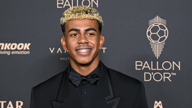 فلیک: یامال برای توپ طلا تلاش میکند/ صدرنشینی کنونی معنای خاصی ندارد