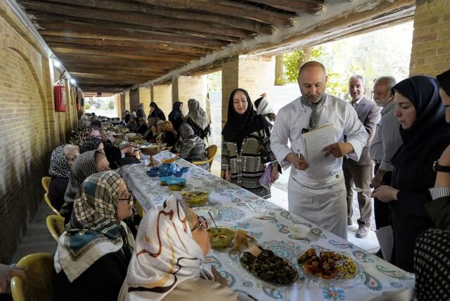 غذاهای سنتی سالمندان؛ از سفره‌خانه‌ها تا رستوران‌ها 