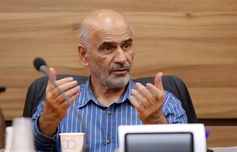 مومنی: شاغول نداریم/ سیاستهای شکستخورده اقتصادی همچنان تکرار میشوند