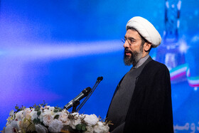 مصطفی رستمی، رئیس نهاد نمایندگی در دانشگاهها در اختتامیه سی و دومین جشنواره دانشجوی نمونه سال