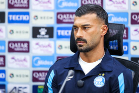 رامین رضاییان، بازیکن تیم فوتبال استقلال در نشست خبری پیش از دیدار با المحرق بحرین