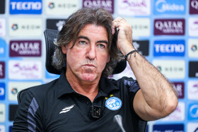 ریکاردو ساپینتو، سرمربی تیم فوتبال استقلال در نشست خبری پیش از دیدار با المحرق بحرین