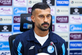 رامین رضاییان، بازیکن تیم فوتبال استقلال در نشست خبری پیش از دیدار با المحرق بحرین