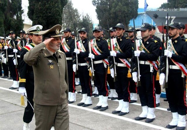بازدید سرلشکر موسوی از توان آفندی و پدافندی نیروهای دریایی ارتش و سپاه