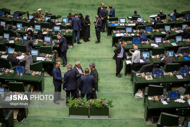 بزرگان کشور تندروها را سر جای خود بنشانند/هیچ منطقی بر نگاه عدهای حاکم نیست