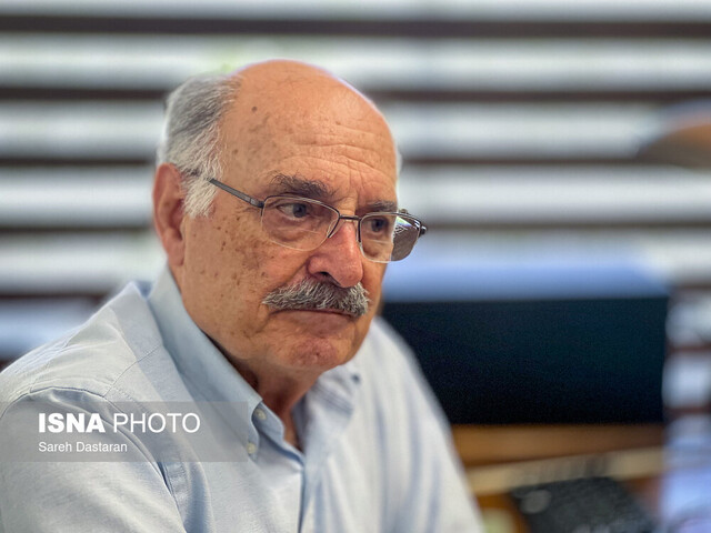 وقتی واژه‌های بیگانه ارزش می‌شود باید نگران شد