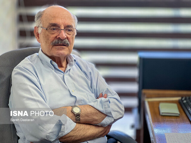 وقتی واژههای بیگانه ارزش میشود باید نگران شد