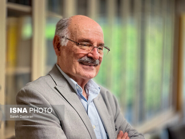 وقتی واژههای بیگانه ارزش میشود باید نگران شد