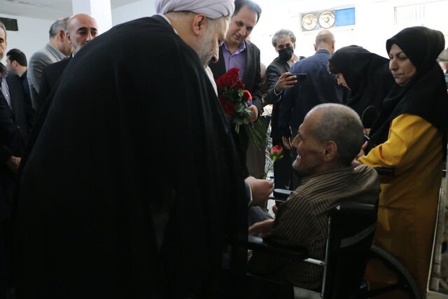 تکریم سالمندان نه‌تنها یک وظیفه انسانی و اجتماعی، بلکه از اصول بنیادین عدالت اجتماعی است