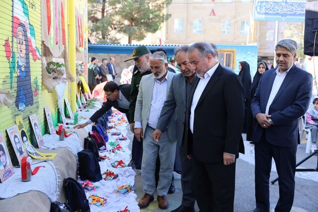 توزیع ۱۹ هزار بسته آموزشی میان دانشآموزان نیازمند خراسان جنوبی