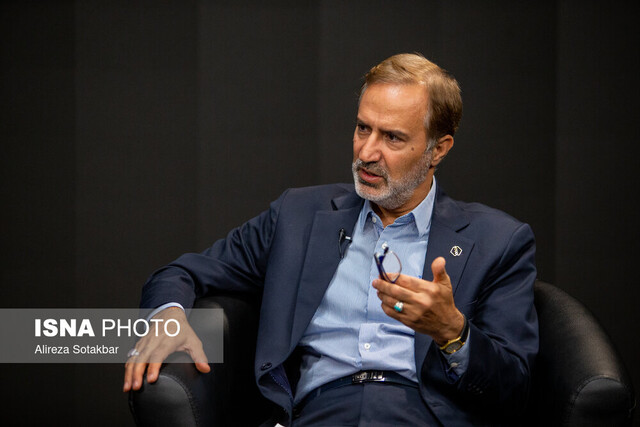 رشد زیگزاگی علم در ایران؛ پیامدهای مقاله‌محوری و گسست دانشگاه از صنعت