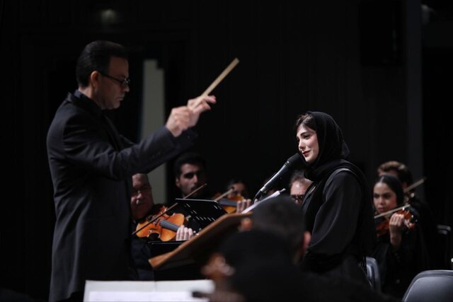 نوازندگان در بالکنهای تالار وحدت!/ ارکستر موسیقی ملی ایران شاهنامه را روایت کرد