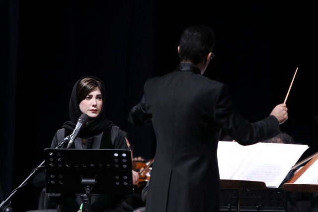 نوازندگان در بالکنهای تالار وحدت!/ ارکستر موسیقی ملی ایران شاهنامه را روایت کرد