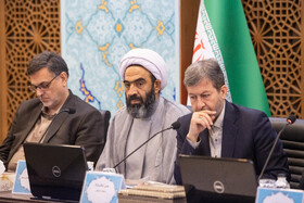 به ترتیب از سمت راست مهدی جمالی‌نژاد، استاندار اصفهان، حجت‌الاسلام نقدعلی، نماینده مردم خمینی‌شهر در مجلس و سیدمحمد موسویان، دادستان اصفهان در نشست شورای گفت‌وگوی دولت و بخش خصوصی در استان اصفهان با حضور محمدرضا فرزین، رئيس کل بانک مرکزی