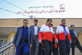 بازدید محمدعلی طالبی، استاندار از  بخش مکانوتراپی در مجتمع توانبخشی جمعیت هلال‌احمر استان کرمان