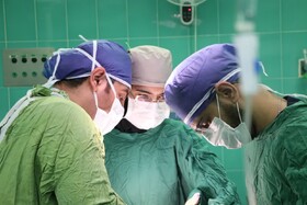 همکاری متخصصان ملی و دانشگاه علوم پزشکی سمنان در جراحی مصدومان تصادف سرویس دانشجویی سرخه