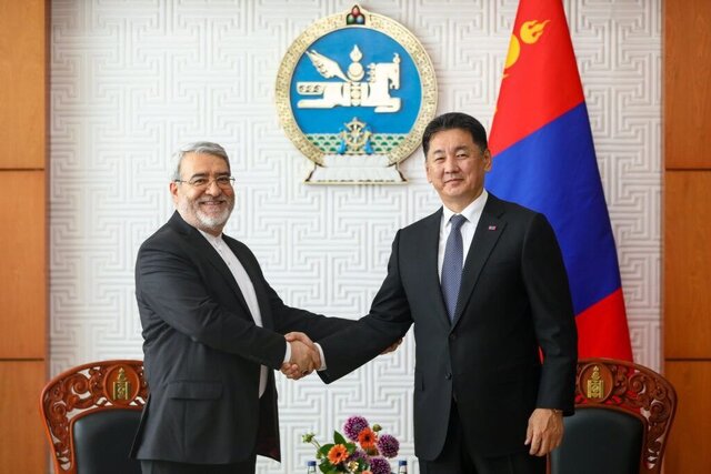 تسلیم استوارنامه سفیر اکردیته ایران به رئیس جمهور مغولستان