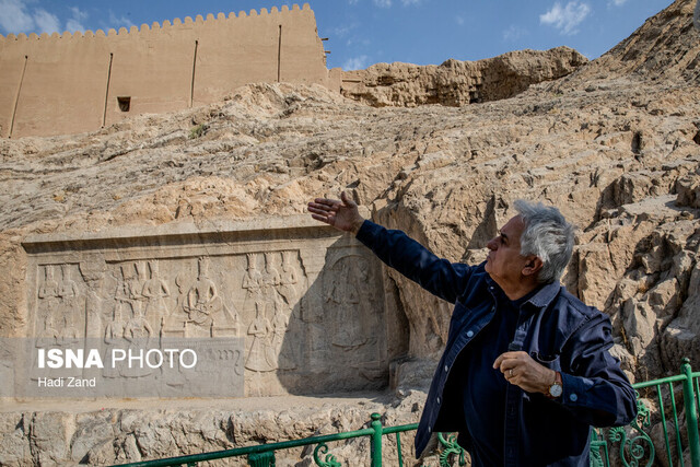 بر سر قبری گریه میکنیم که مُرده در آن نیست!