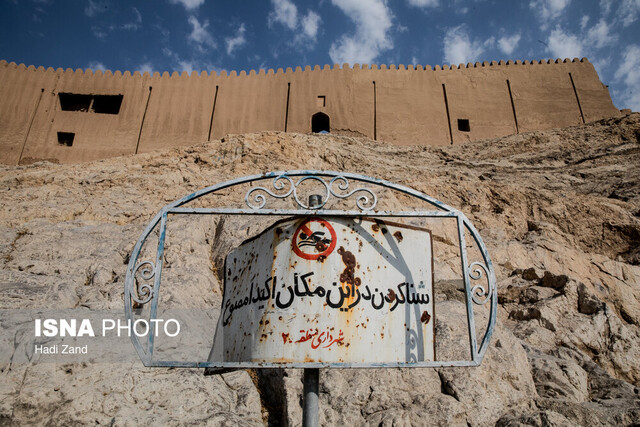بر سر قبری گریه میکنیم که مُرده در آن نیست!