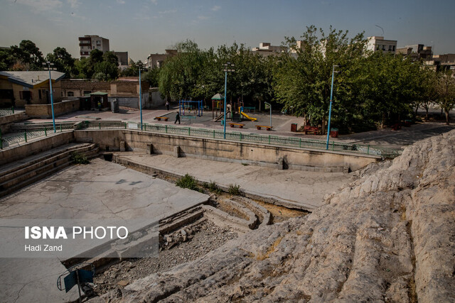 بر سر قبری گریه می‌کنیم که مُرده‌ در آن نیست!