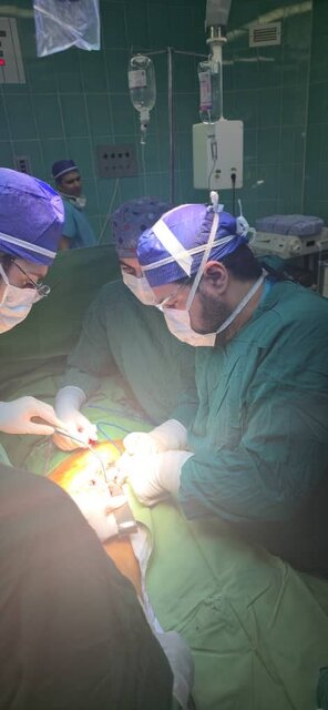 همکاری موفق متخصصین برجسته ملی و دانشگاه علوم پزشکی سمنان در جراحی مصدومان تصادف سرویس دانشجویی سرخه