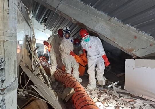 عکس: آسوشیتدپرس افزایش تلفات حادثه ریزش مدرسه در اندونزی